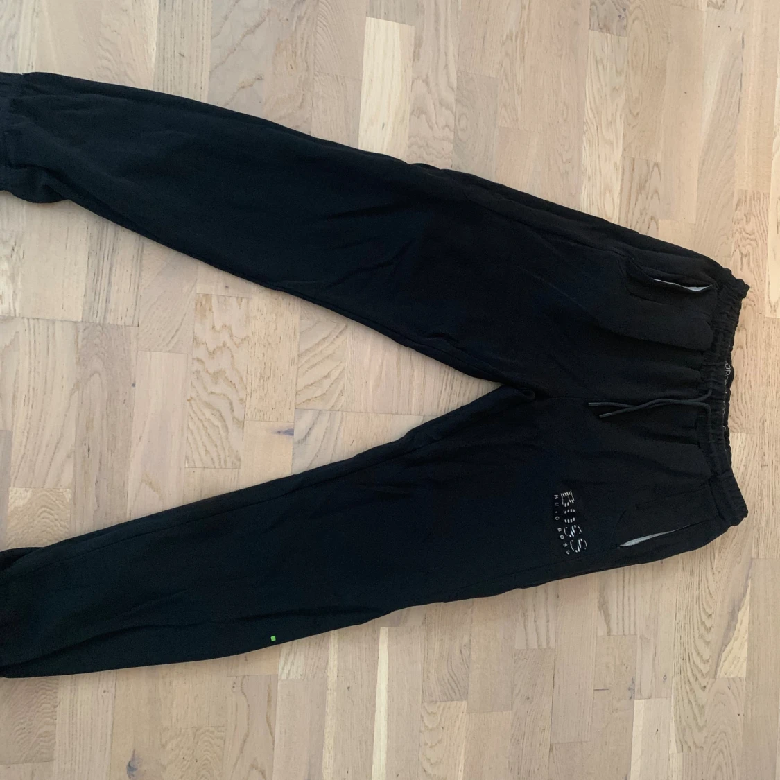 Svarta mjukisbyxor från BOSS