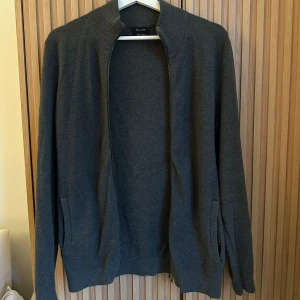 Cardigan från Massimo Dutti  - Kofta från Massimo Dutti i storlek M 