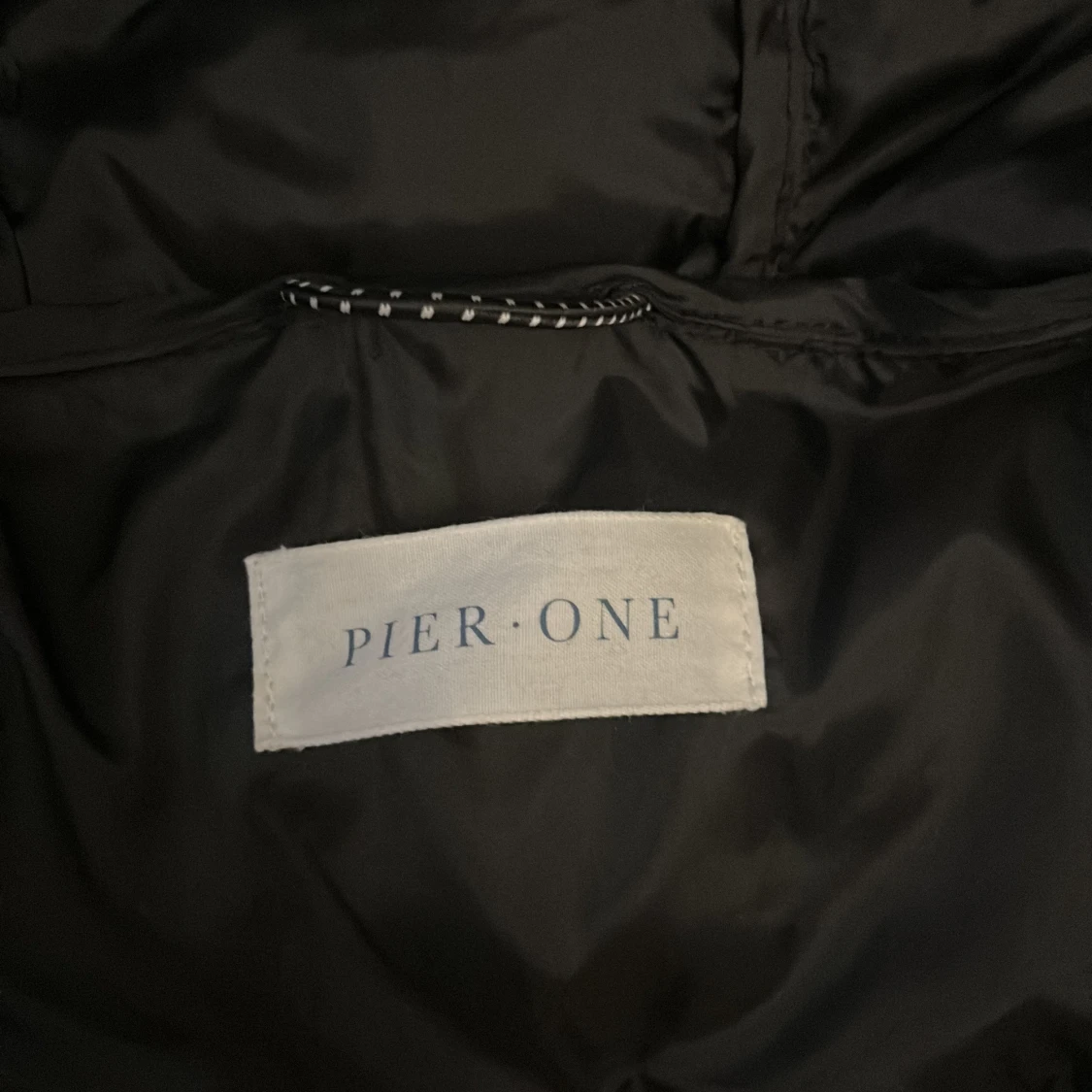 Svart pufferjacka från Pier One - 2