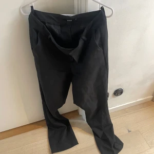 Kostymbyxor  - Kostymbyxor med raka ben, Superbekväma 🫶🏻