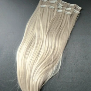 Extensions!! - säljer mina nästintill helt oanvända clip ins, har använts en gång ⭐️ säljer de då jag har färgat mitt hår mörkare och har ingen användning av de längre, jättebra kvalitet och tål värme upp till 200 grader ❣️ om ni har fler frågor är det bara höra av er!! Fick hem håret för ungefär 2 veckor sen och betalade 420 för båda paketen, ett paket innehåller 15 clips (120-130g) på 57 cm långt