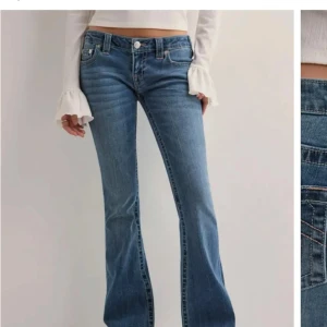 Blå bootcut jeans från True Religion - Säljer ett par true religion jeans, som nya! Perfekt på dig som är runt 165cm lång. Nypris är 1200kr