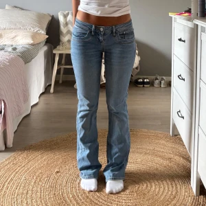 Lågmidjade Ltb jeans - !!Intressekoll!! Jeans från Ltb i Valerie modellen, stl 25/30💖 jag är 160. Tas annonsen bort har jag bestämt mig för att inte sälja💕