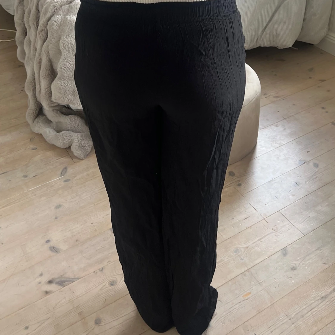 Svarta tygbyxor med snörning - 3