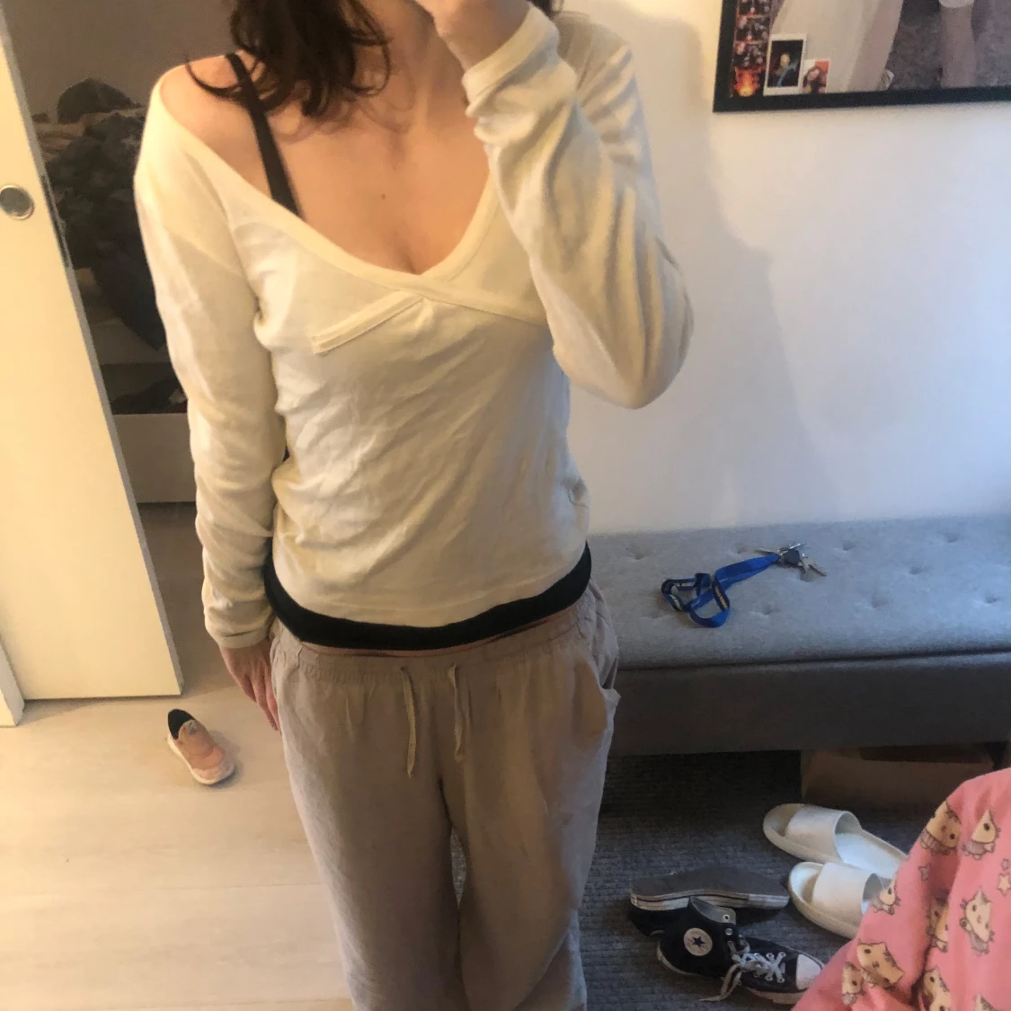 Säljer en vit tröja med unik design - 1