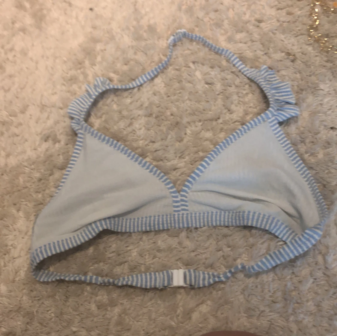 Blåvit randig bikiniöverdel med volang - 2