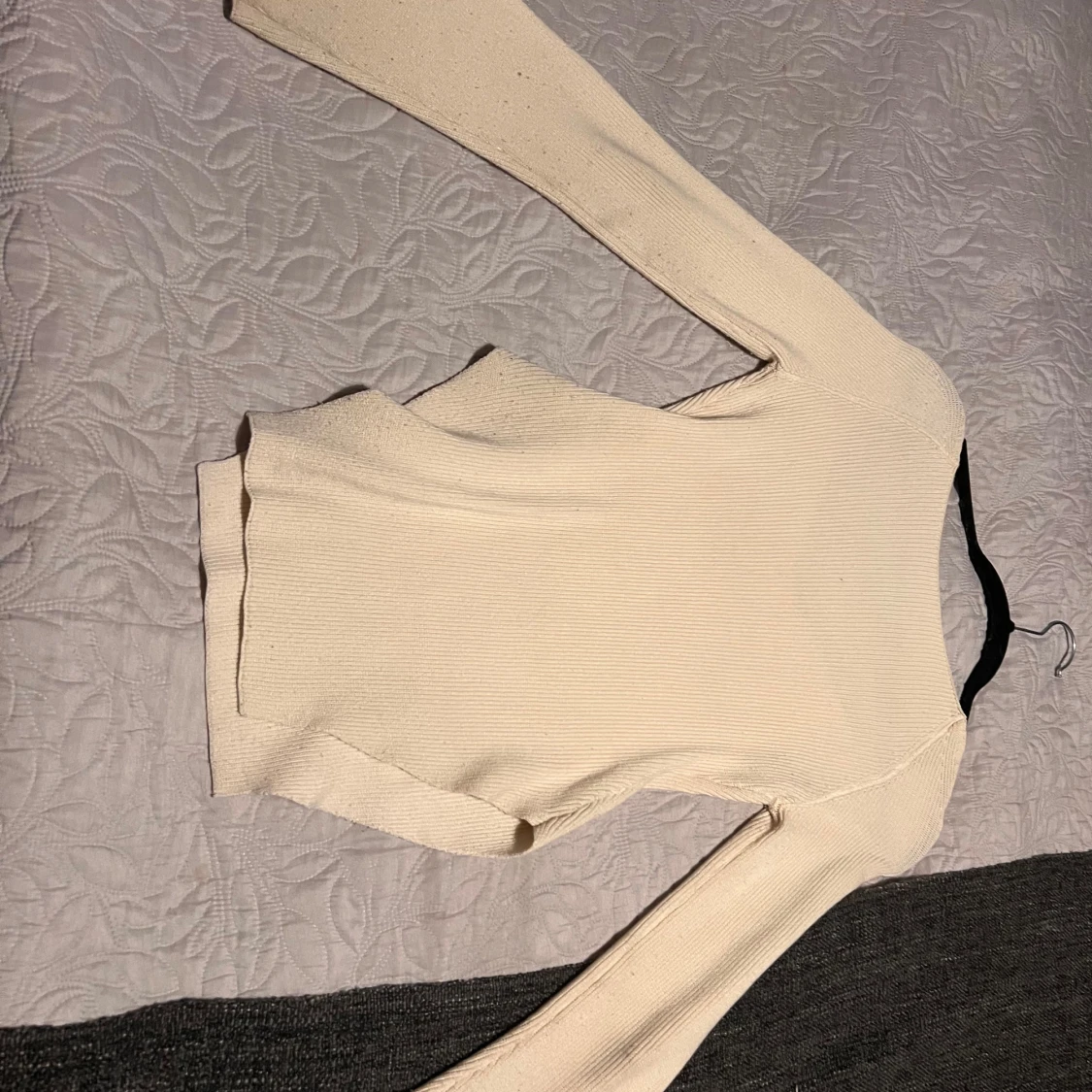 Beige ribbad långärmad tröja - 1