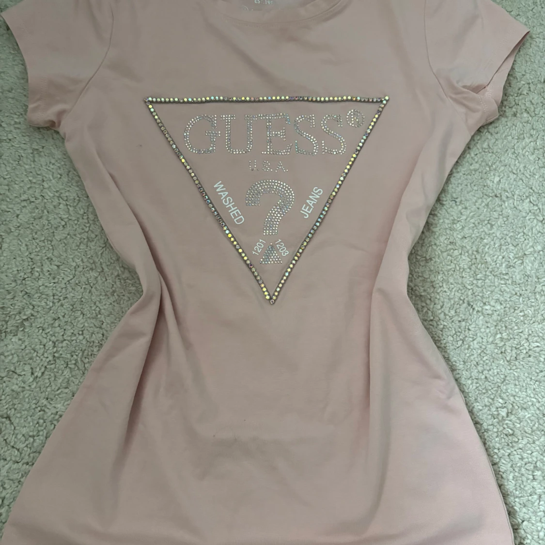 Guess ljusrosa t-shirt med strass