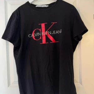 2 Calvin klein t-shirts - 2 tröjor från calvin klein. Bra skick. Storlek M