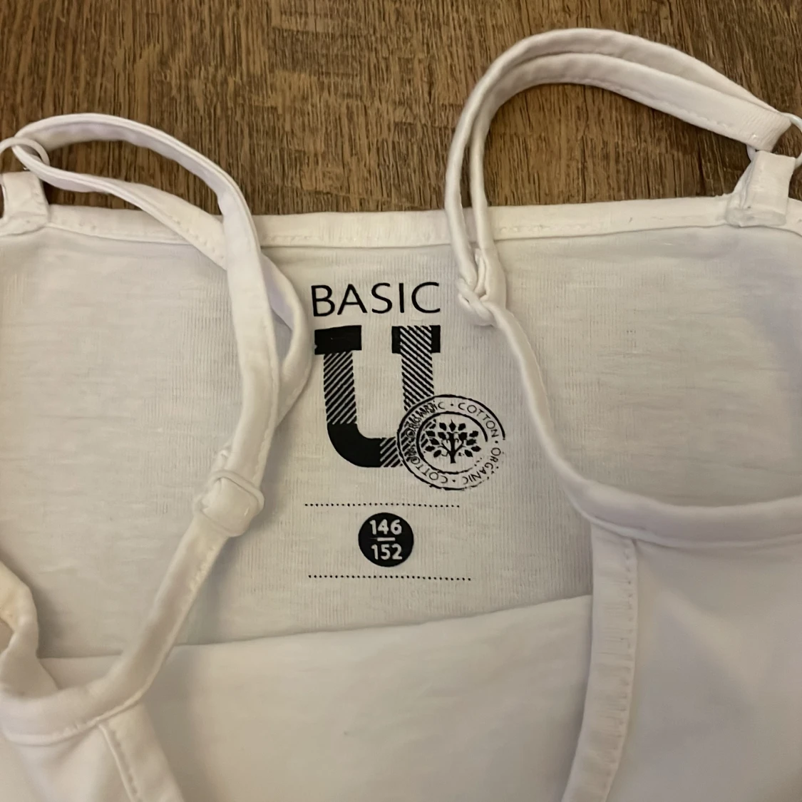 Vit linnetopp från Basic U - 1