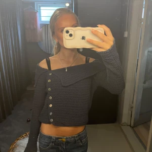 Stickad zara topp - Använd två gånger! I jätte bra skick, säljer då den inte kommer till användning. Skriv om ni undrar något 🩷