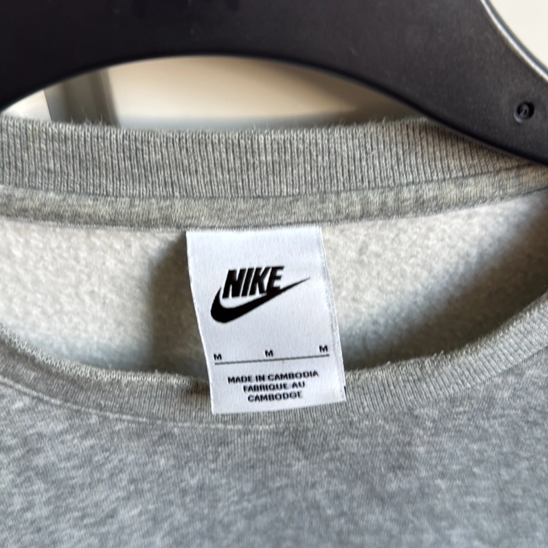 Grå sweatshirt från Nike i medium - 2
