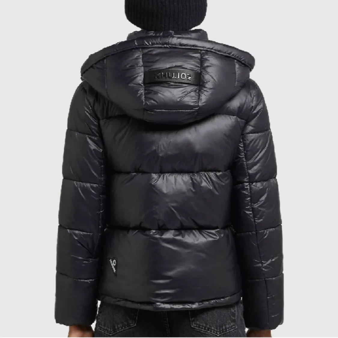 Svart pufferjacka från Khujo - 2