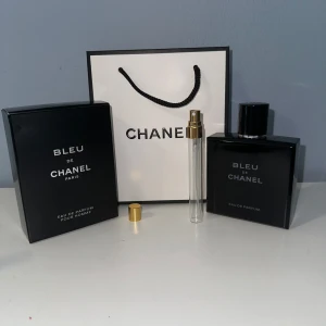 Bleu de Chanel Eau de Parfum - Säljer 10ml samples. Köper du så fraktar jag samma dag!😊🤝🚚