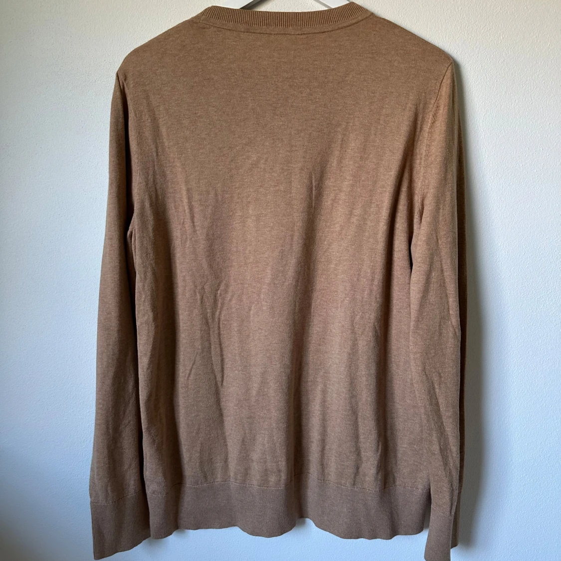Beige stickad tröja från Arket - 1