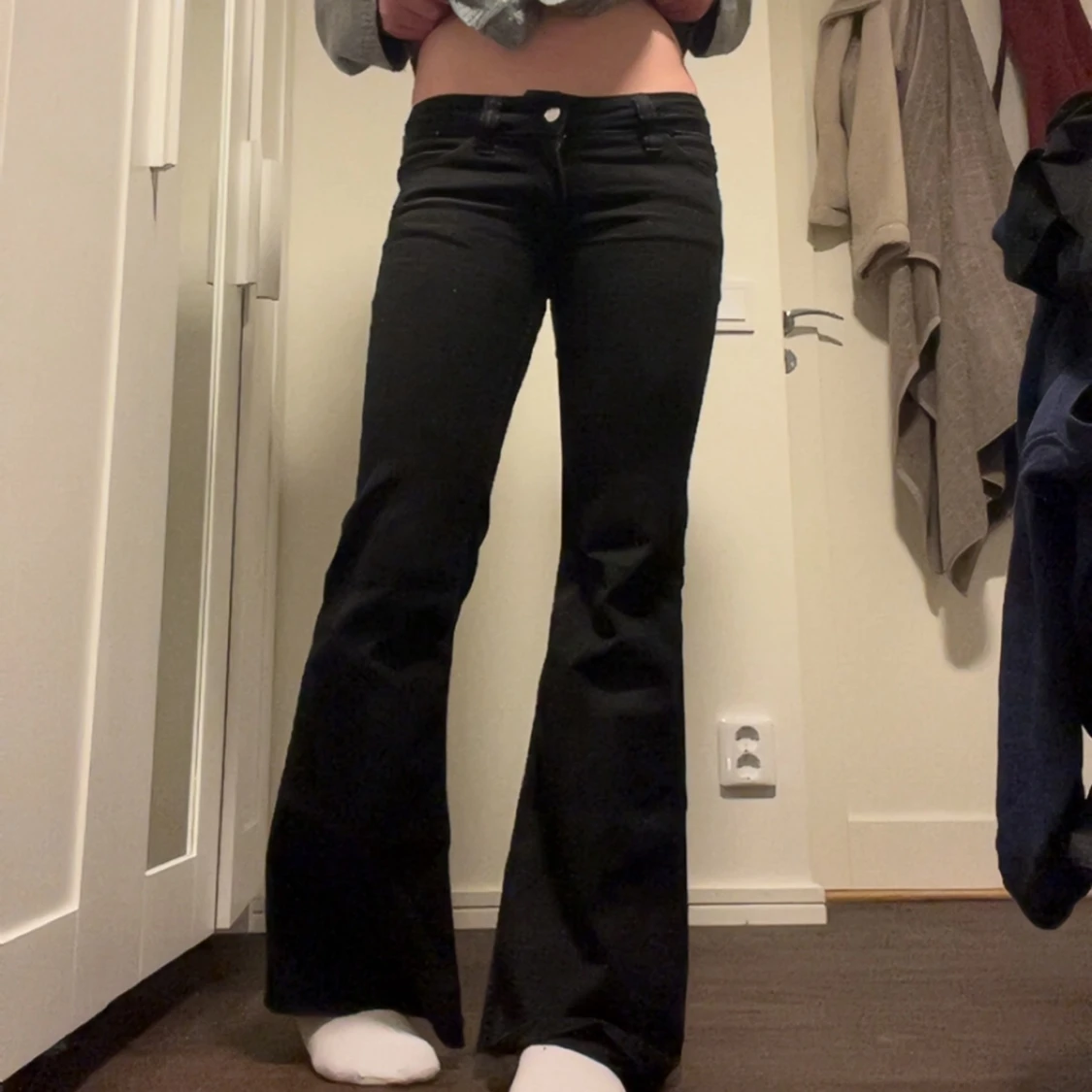 Svarta bootcut jeans weekday - 1