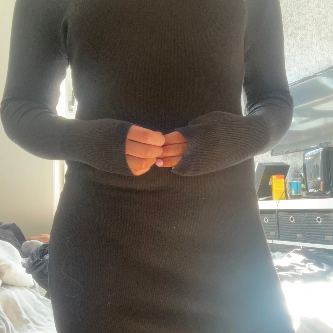 Svart ribbad långärmad klänning - 2