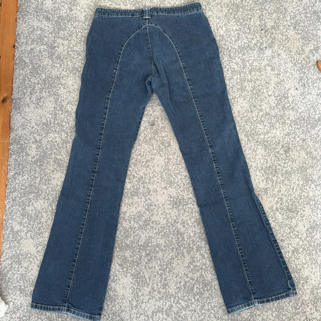 Blå bootcut jeans från KIT - 2