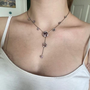 Vintage halsband med rosor  - Köpt i Berlin 🤍