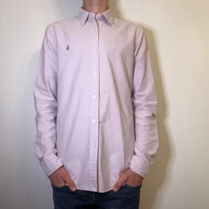 Rosa Ralph Lauren skjorta slim fit herr S, Small - Säljer nu en riktigt snygg rosa Ralph Lauren skjorta | storlek S, slim fit | modellen är ca 171cm och 56kg | skick 9/10, använd några enstaka gånger | skriv vid frågor! // HLselling