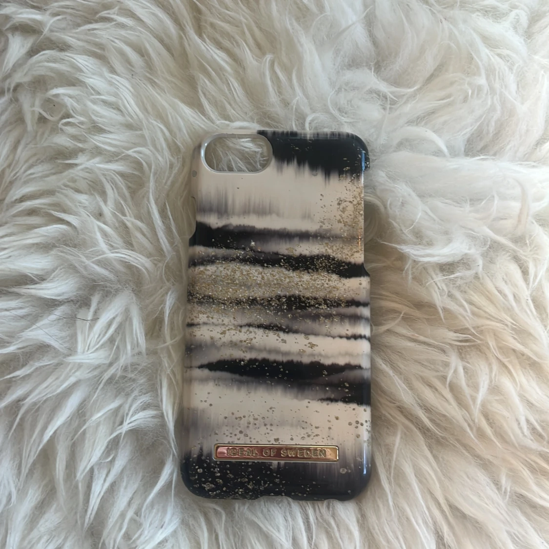 Randig mobilväska från iDeal of Sweden