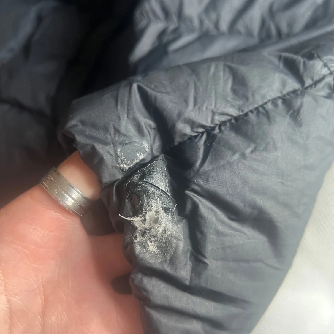 Svart lätt dunjacka från Cubus  - 4