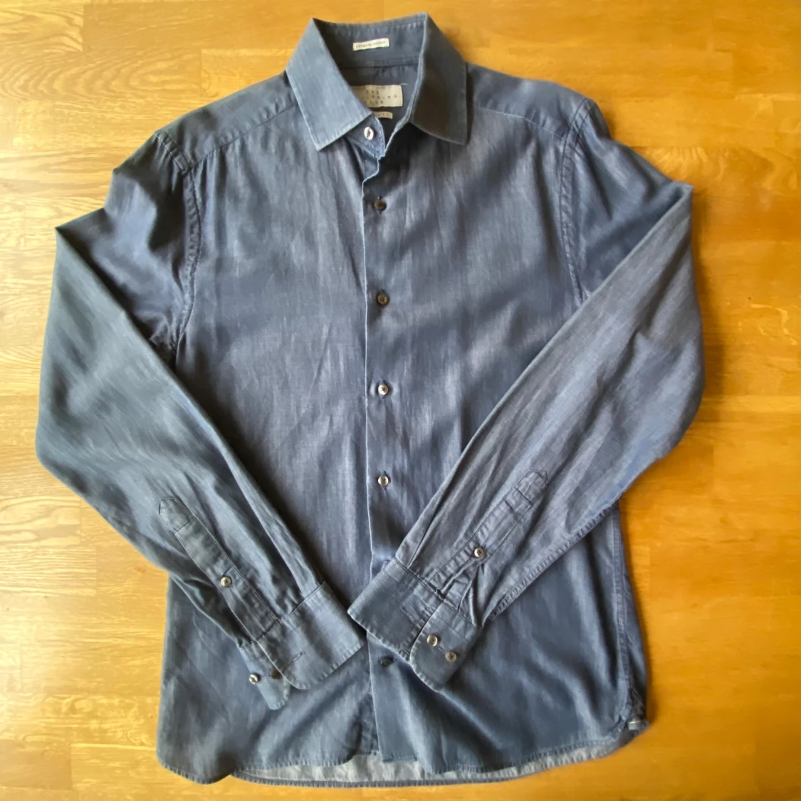 Blå skjorta från The Tailoring Club