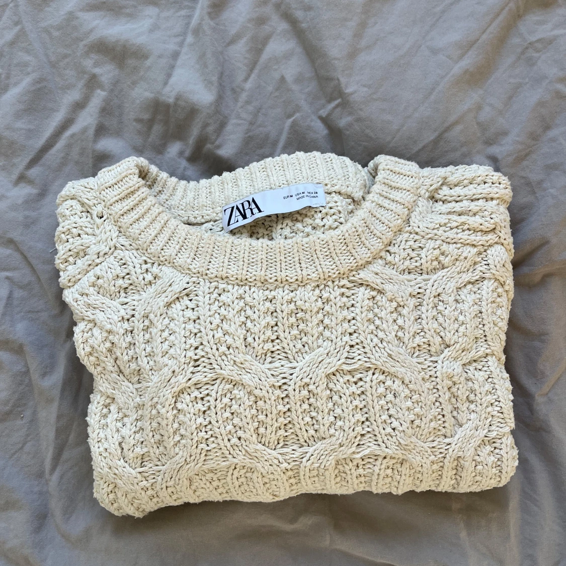 Beige stickad tröja från ZARA