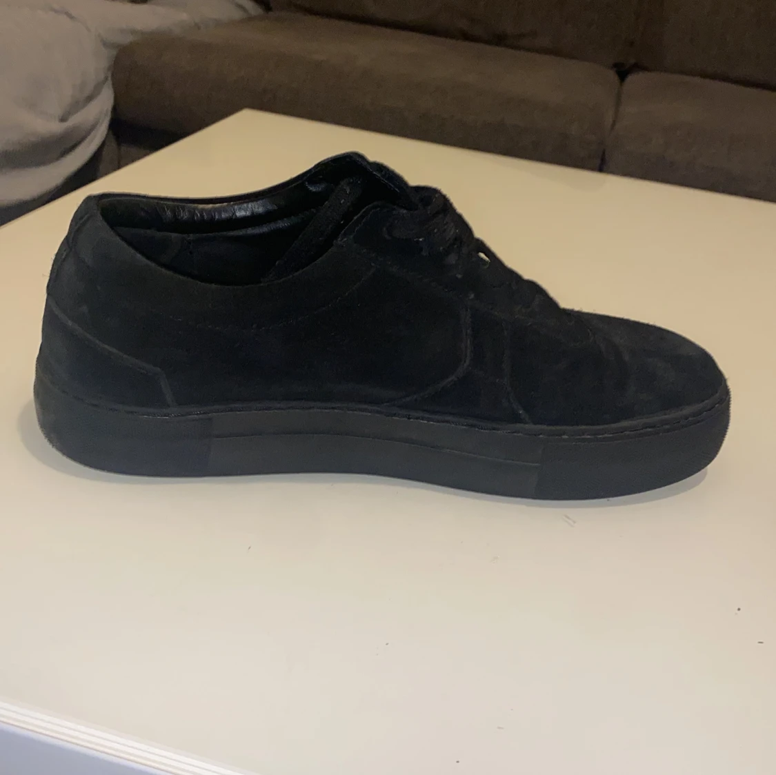 Svarta mocka sneakers från arigato  - 2