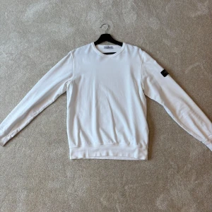 Stone island crewneck  - Stone island crewneck, storlek 170 skulle mer säga S!! 
