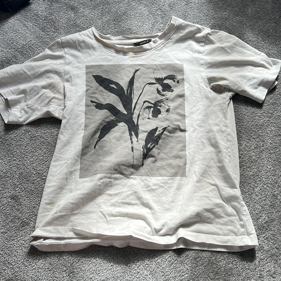 Vit t-shirt med blommigt tryck Lindex XS