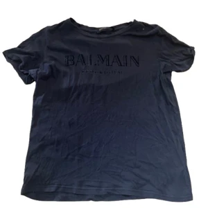 Svart t-shirt Balmain - Svart t-shirt från Balmain den är special edition