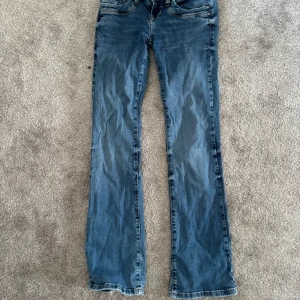 LTB Valerie bootcut jeans - Bootcut jeans från LTB i populära modellen valerie w24 L30