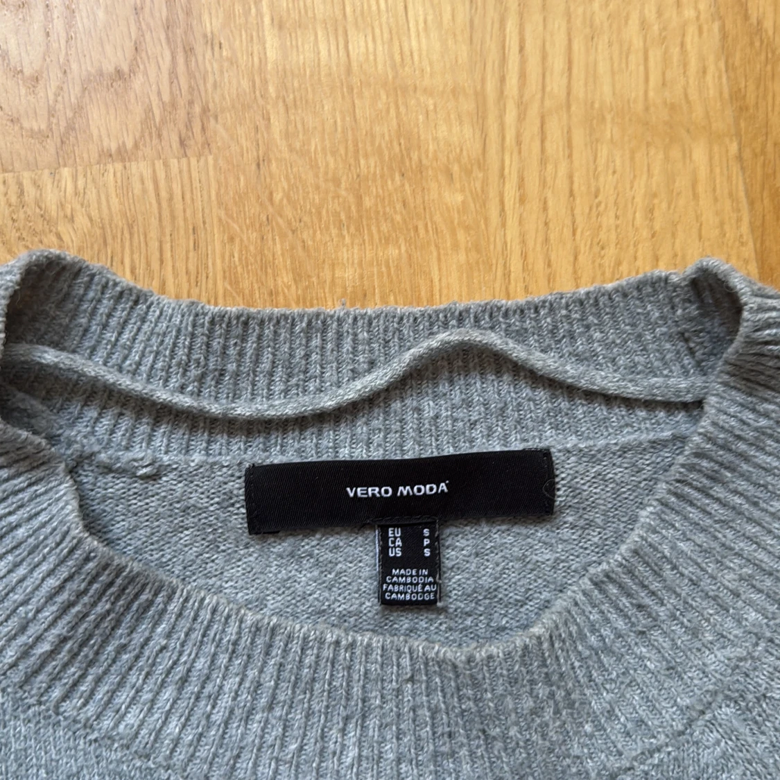 Grå stickad tröja från Vero Moda - 1