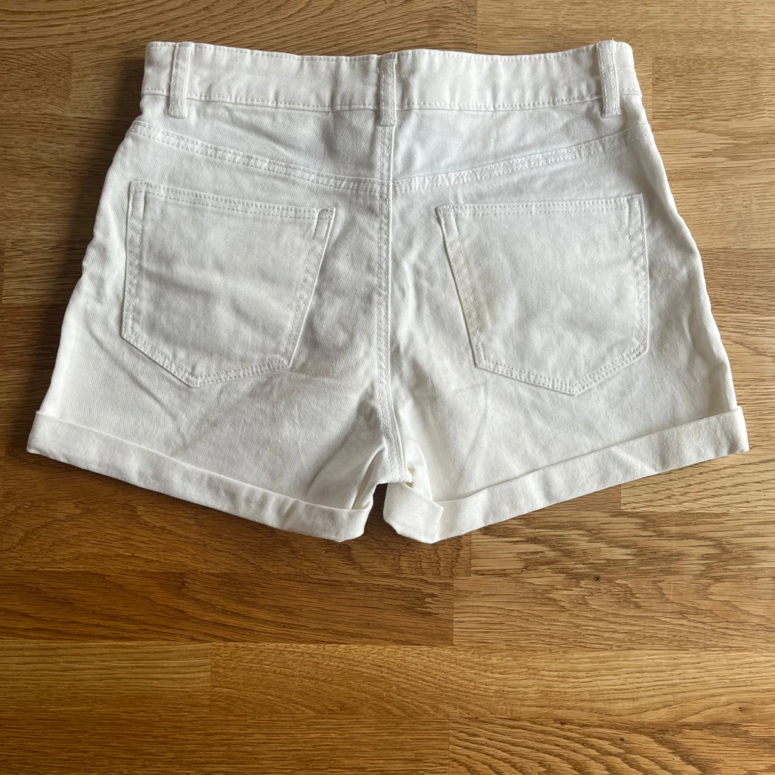 Vita jeansshorts från H&M - 1