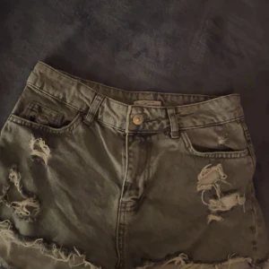Ljusgrå jeans shorts  - Snygga grå jeansshorts från DeFacto😋😋tryck gärna på köp direkt❤️