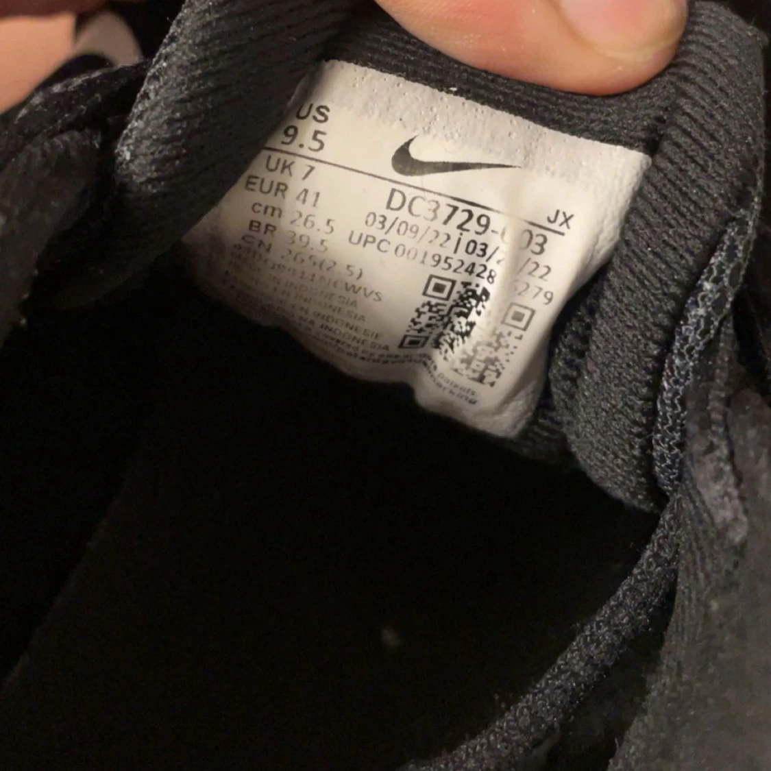 Svarta Nike sneakers med vit sula - 2