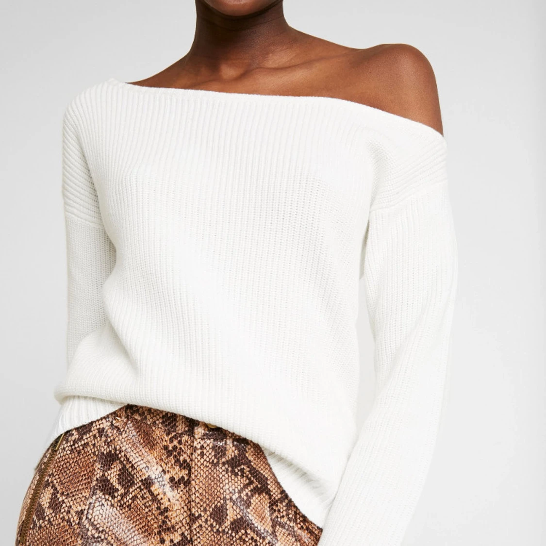 Vit stickad offshoulder tröja - 1