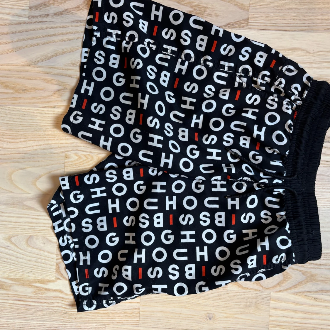 Svarta shorts från Hugo Boss XS