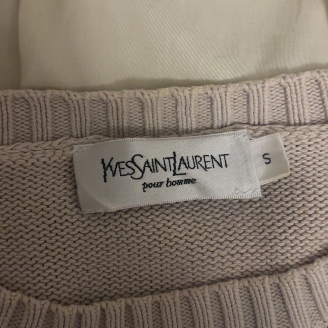 Beige stickad tröja från Yves Saint Laurent, nypris 4999kr - 2