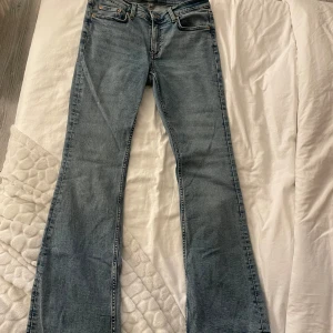 Blåa jeans  - Ett par blåa jeans från Gina jättefina men passar inte mig. Skicka gärna prisförslag 