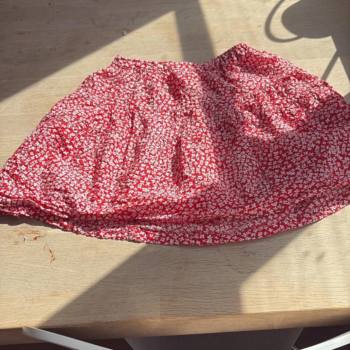 Röd blommig kortkjol från Zara - 1