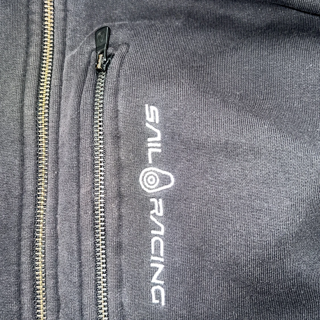 Svart hoodiejacka från Sail Racing - 1