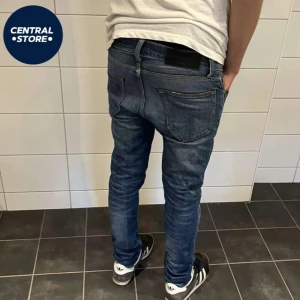 Tiger of Sweden jeans  - Säljer dessa Tiger jeans med en sjukt snygg tvätt. Storlek 29/30, modellen är 180 cm lång och väger 65kg. Pris 299kr. Tveka inte att kontakta om fler bilder eller andra funderingar//CS😁