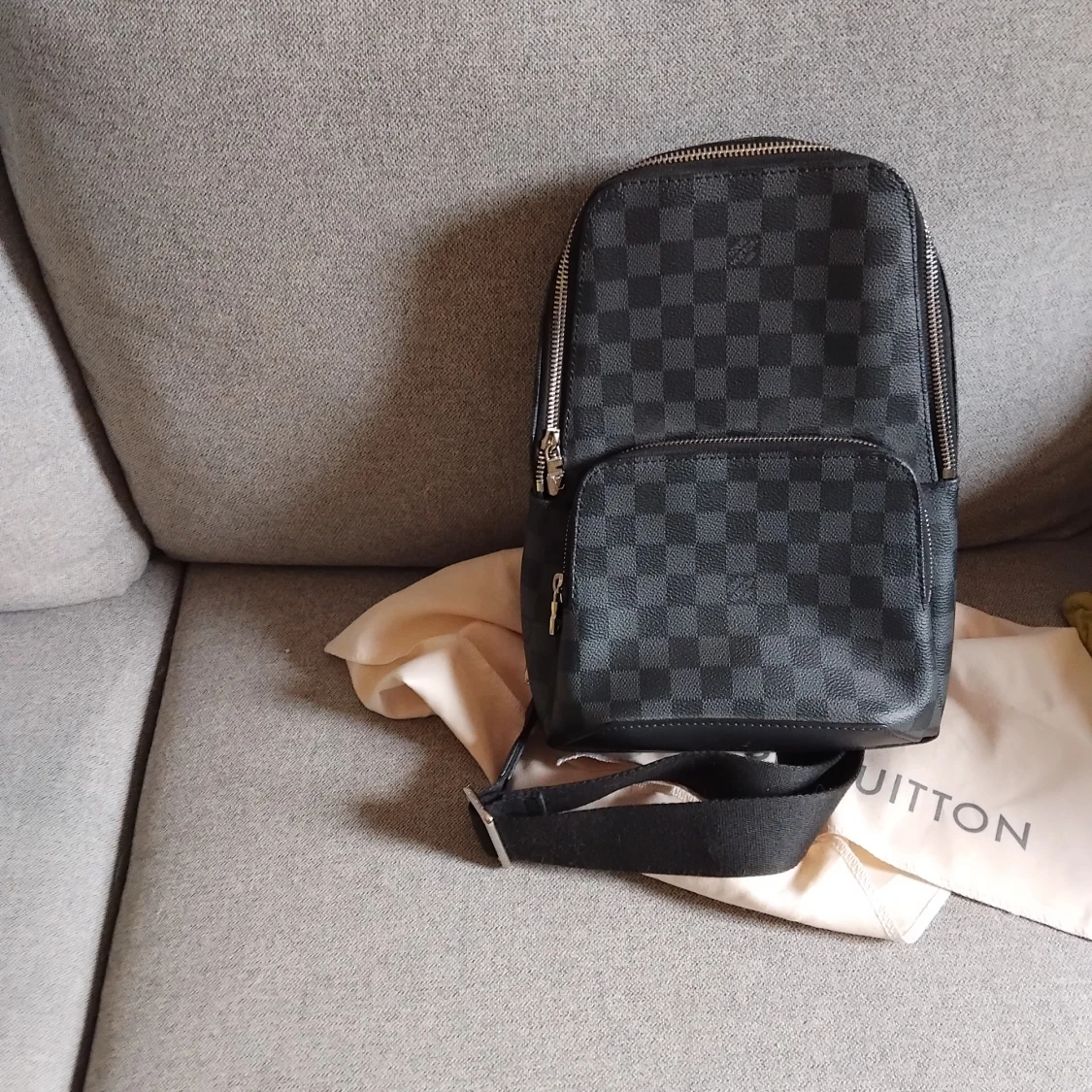 Louis Vuitton rutig ryggsäck svart. Går bra med byten - 1