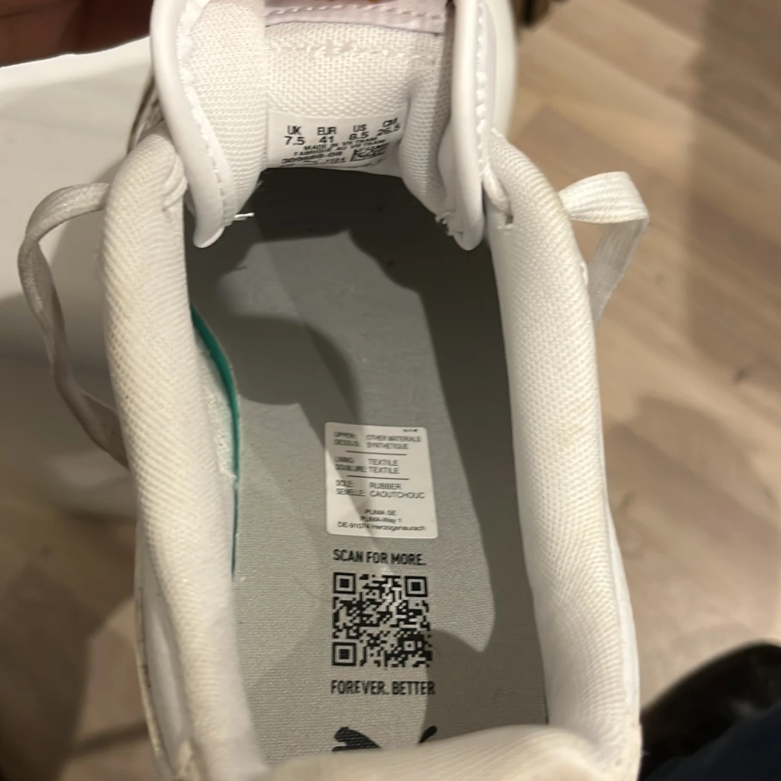 Vita Puma sneakers med gulddetaljer - 4