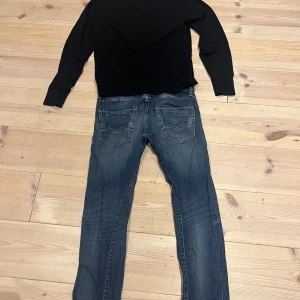 Replay jeans 28/32 - Ett par skitsnygga replay jeans i storlek 28/32. Vid frågor dm!!🗣️