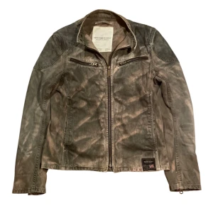 Ralph Lauren jacka - skitsnygg denim and supply ralph lauren jacka 🧥  Storlek S, mått i dm 📏 skick enligt bilder men har inte märkt av någon deffekt 💯skitnice färg 🎨 