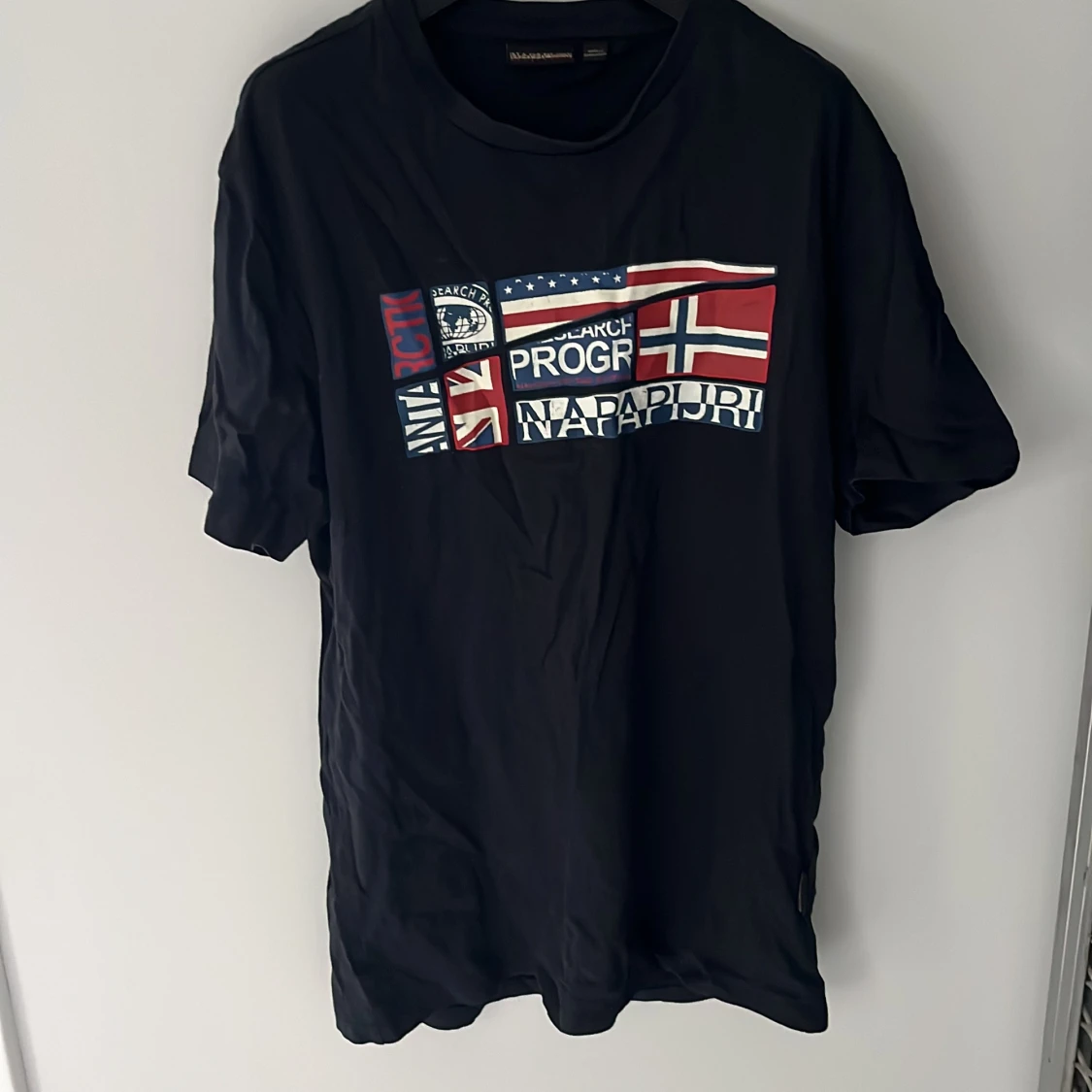Svart t-shirt från Napapijri
