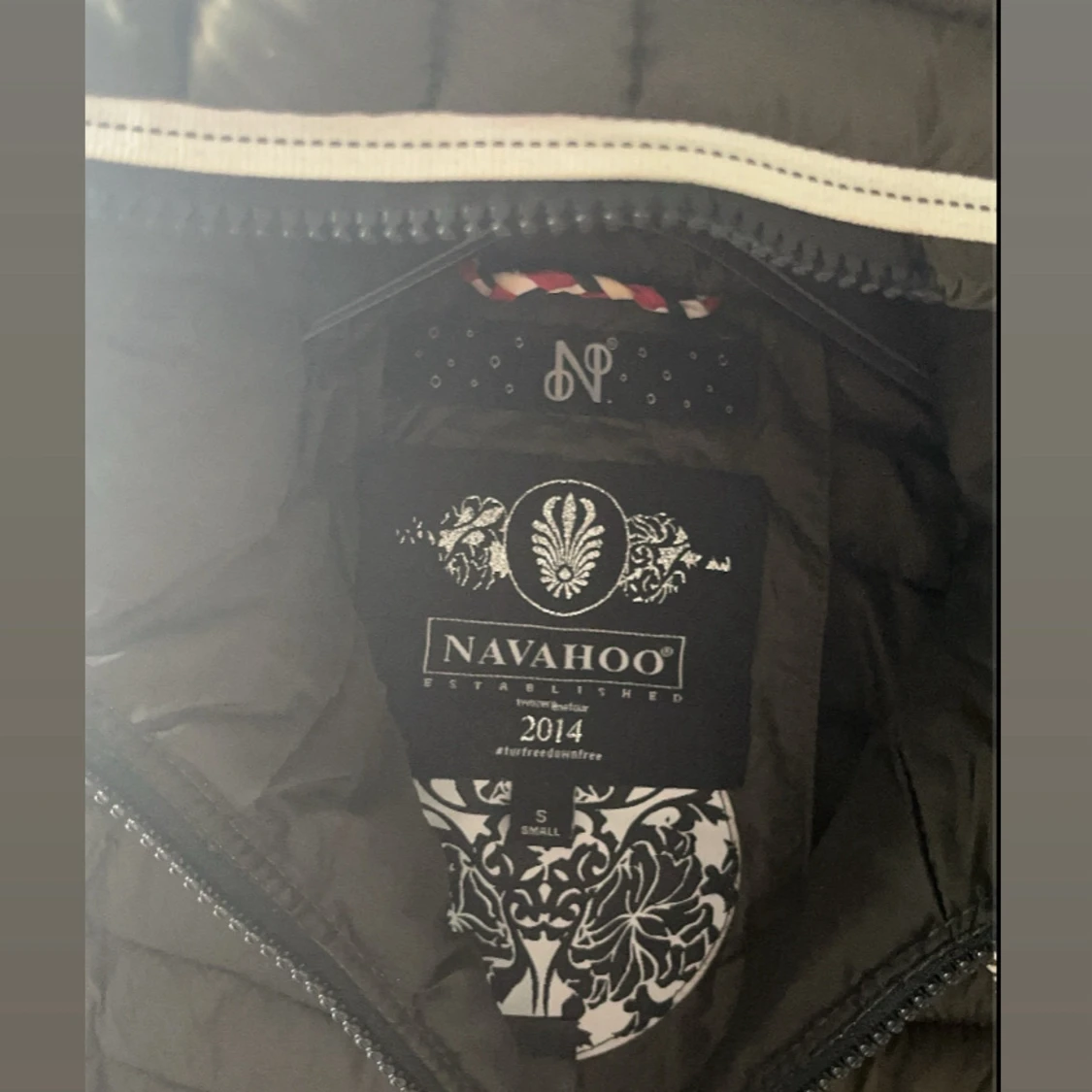 Svart pufferjacka från Navahoo S - 2